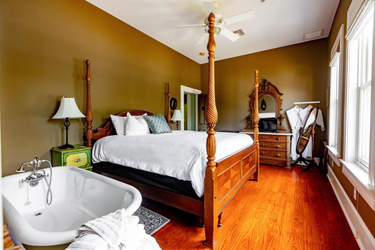 Southern Charm In The Camellia Rose Inn Gainesville Exterior foto